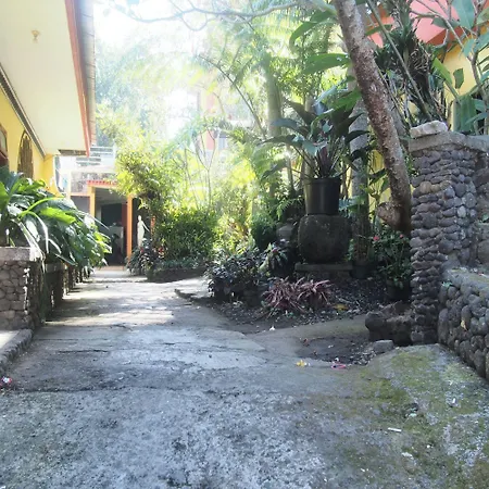OYO 90646 Villa Karsinem Pasuruan-3